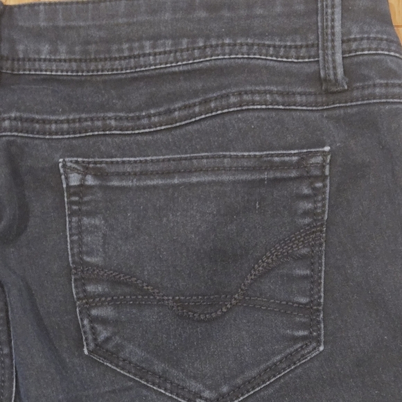 Roz & Ali Women's Black Jeans - Picture 8 of 8